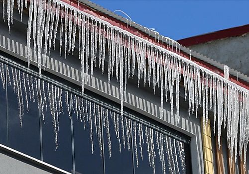 Göle dondu , gece en düşük sıcaklık sıfırın altında 20 derece ölçüldü