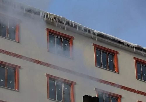 Göle gece sıfırın altında 23,3 dereceyle Türkiye'nin en soğuk yeri olarak kayıtlara geçti.