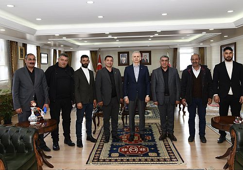 Göle Muhtarlarından Vali Çiçekli’ye Hizmet Ziyareti