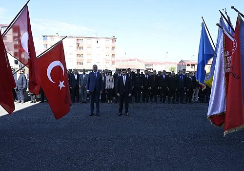 Göle nin düşman işgalinden kurtuluşunun 104. Yıldönümü düzenlenen törenlerle kutladı.