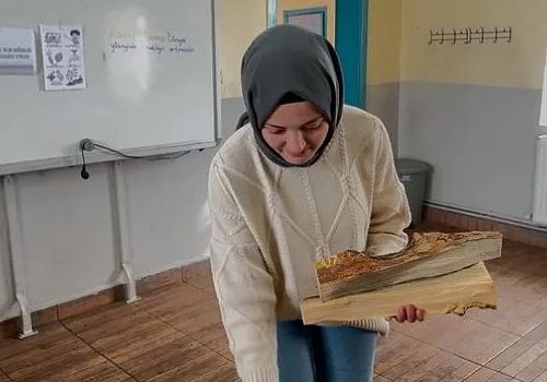 Göleli Merve Öztürk Hem Köy Öğretmeni hemde aynı köy kızı 
