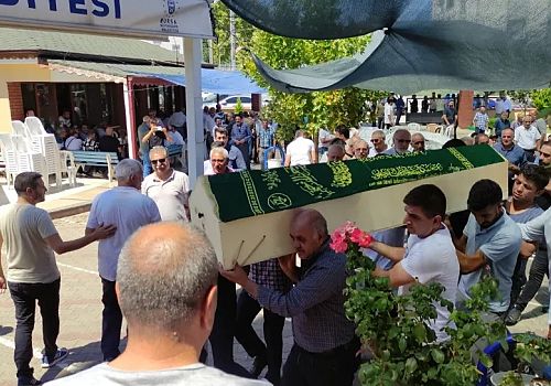 Güntay Hoş Orhangazi’de Hz. Ebubekir Camii’nde kılınan cenaze namazının ardından Toprağa verildi 