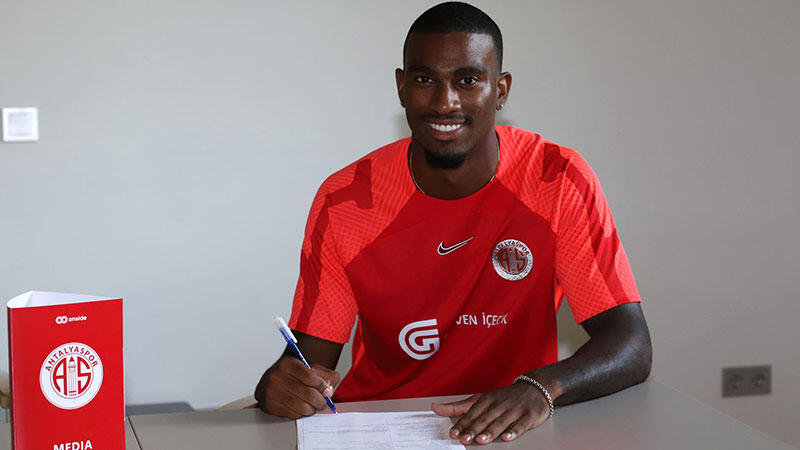 Haji Wright, 3 yıllığına Antalyaspor'da