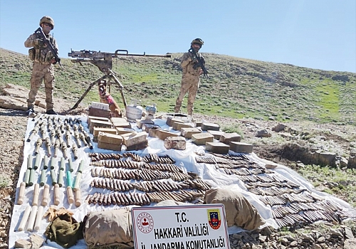 Hakkari'de PKK'lı teröristlere ait silah ve çok sayıda mühimmat ele geçirildi