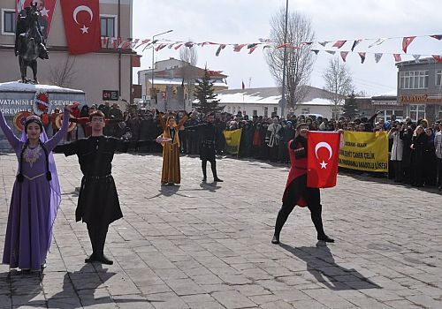 Hanak'ın düşman işgalinden kurtuluşunun 104. yıl dönümü coşkuyla kutlandı.