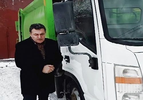 Hanak’lı iş insanı Serdar Oçak, Ardahan Belediyesi’ne çöp kamyonu tahsis etti