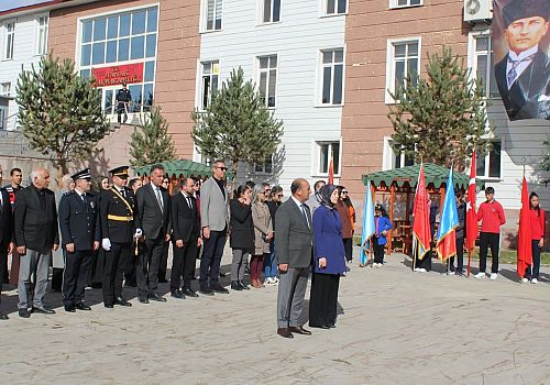 Hanak’ta 29 Ekim Cumhuriyet Bayramı Çelenk Töreni Gerçekleştirildi