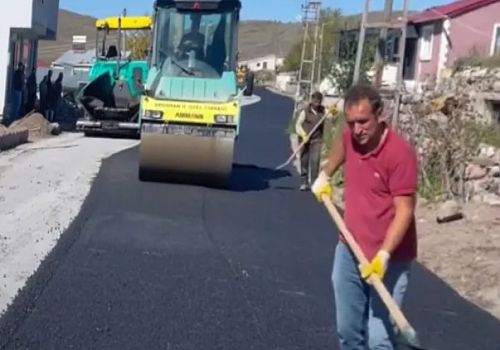 Hanak ta bir süredir devam eden doğalgaz ve sıcak asfalt çalışmaları tamamlandı