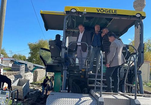 Hanak ta  doğalgaz alt yapısı biten caddelerde sıcak asfalt çalışması başladı