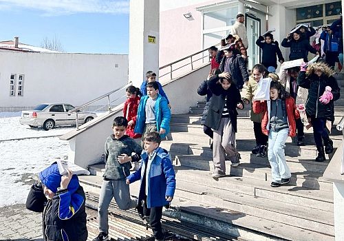 Hanak’ta Okullarda Yangın Tatbikatı gerçekleştirildi