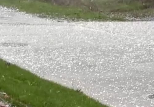 Hanak'ta Sürpriz Dolu Yağışı: Ağustos Ayında Beyaz Örtü!
