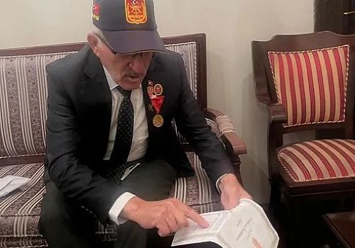 Hanaklı Gazi Ağali Dursun yıllarca şerefle göğsünde taşıdığı madalyayı o 78 yaşında iken öldükten sonra oğlu Ensar Dursun devraldı.