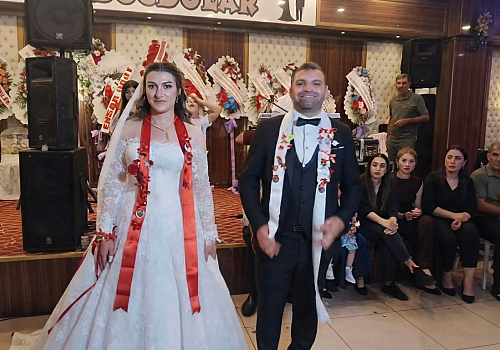 Hasan Şenel ve Eda Aktaş Dünya Evine Girdi: Siyaset ve İş Dünyası Bu Düğünde Buluştu