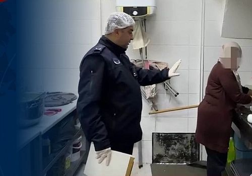 Hatay’da skandal: tebligat için gidilen ev kaçak tatlı imalathanesi çıktı