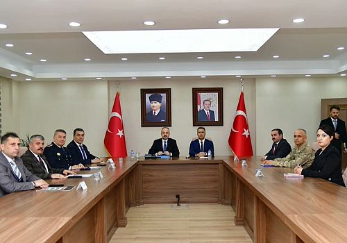 İçişleri Bakan Yardımcısı Turan Ardahan Valiliğini ziyaret etti.Toplantıya katıldı 