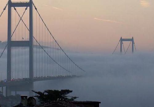 İstanbul Boğazı yoğun sis nedeniyle gemi trafiğine kapatıldı