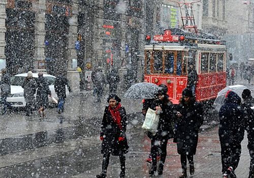 İstanbul’da Eğitime Kar Engeli: Okullar Yarın Tatil