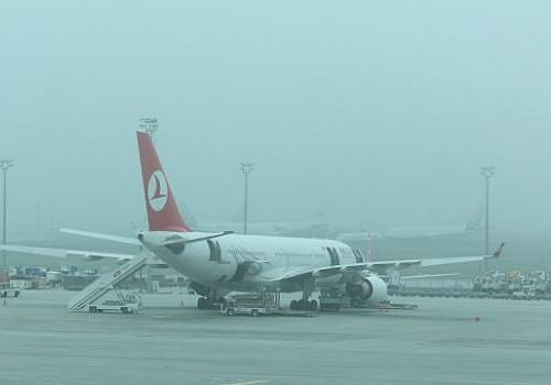 İstanbul'da etkili olan sis nedeniyle Sabiha Gökçen Havalimanı'na uçaklar iniş yapamadı