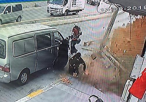 İstanbul'da fırtına! Saniyelerle kurtuldu