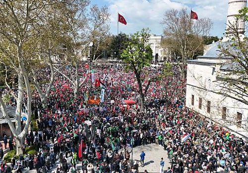 İstanbul'da İsrail'in saldırılarını protesto amacıyla Gazze Ölüyor! Ayağa Kalk! yürüyüşü düzenledi
