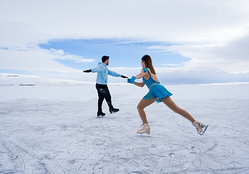 İstanbul'dan Gelen Artistik Buz Pateni Sporcuları Çıldır Gölü'nde Gösteri Yaptı