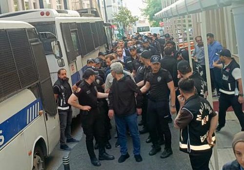 İstanbul merkezli 4 ayrı yolsuzluk soruşturmasında gözaltına alınan 37 şüpheli adliyeye sevk edildi