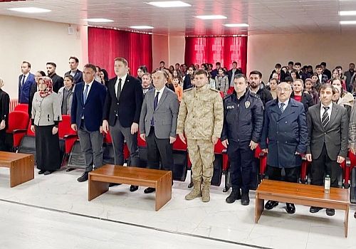 İstiklal Marşı'nın 104. yıl dönümü, Hanak ta düzenlenen programla coşkuyla kutlandı