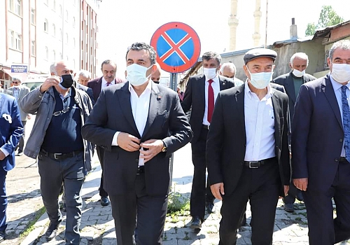 İzmir Büyükşehir Belediye Başkanı Tunç Soyer, CHP Ardahan İl Başkanlığını ziyaret etti