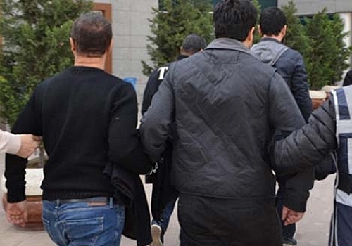 İzmir'de FETÖ'nün hücre evlerine operasyon: 14 gözaltı