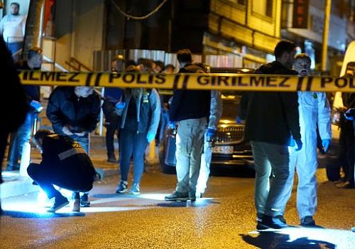 Kağıthane de iş yerine patlayıcı madde atılması sonucu 3'ü ağır 7 kişi yaralandı.