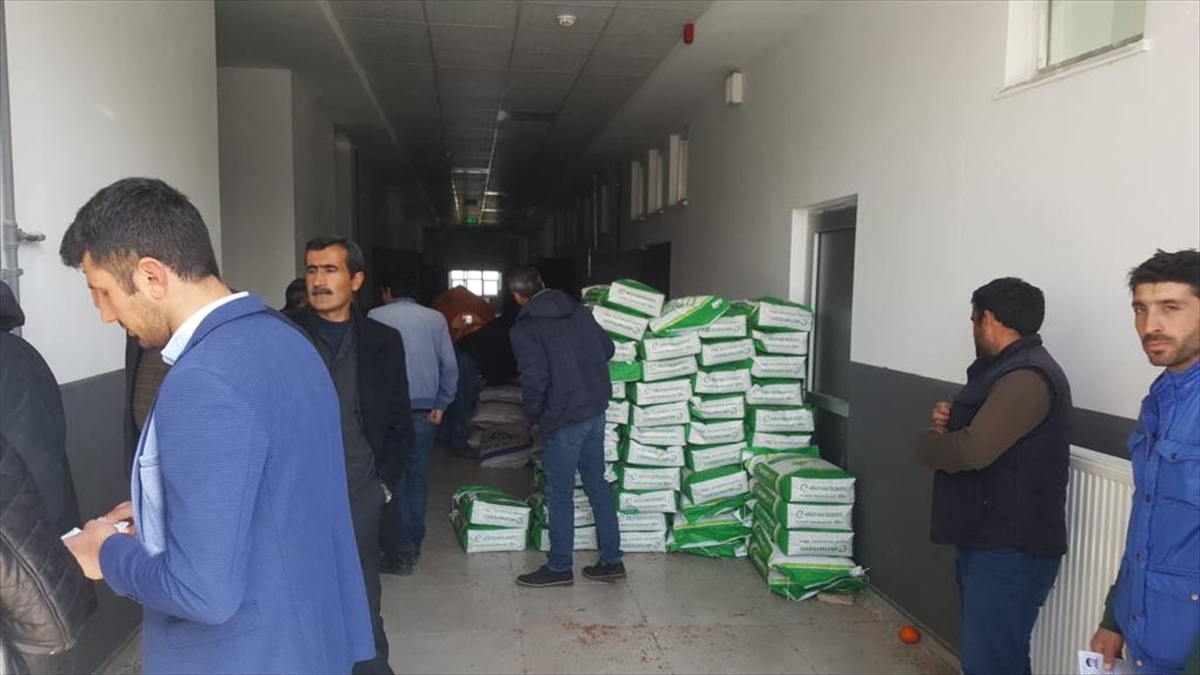 Kağızman'da çiftçilere tohum dağıtıldı