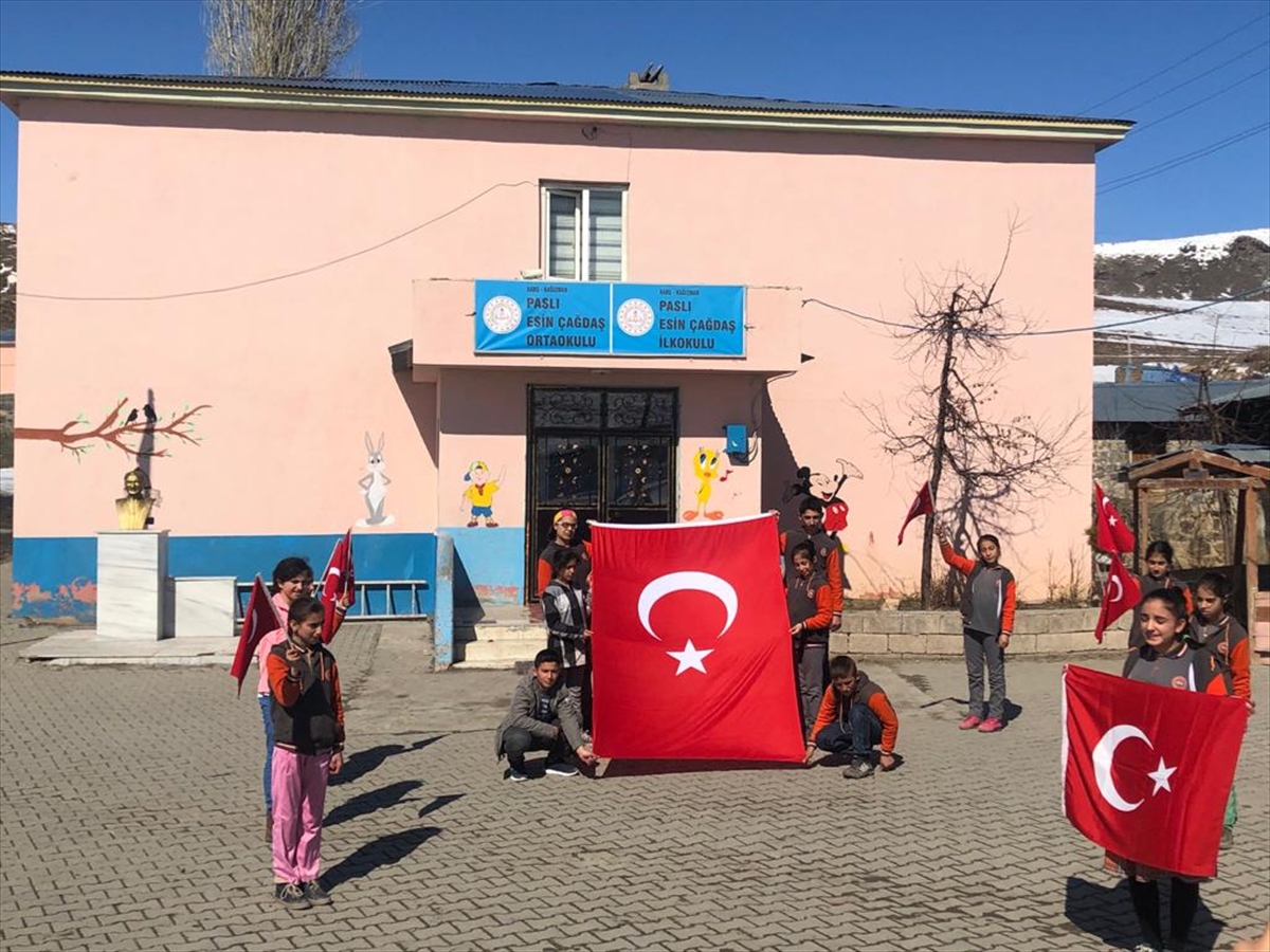 Kağızman'da öğrencilerden Mehmetçiğe klipli destek