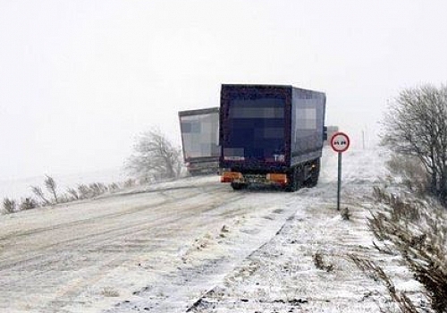 Kar nedeniyle kapatılan Ardahan-Posof kara yolu tır geçişine açıldı