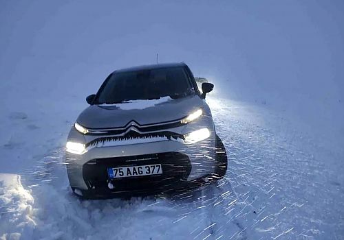 Kar ve tipi nedeniyle Ardahan'da 70 köy yolu ulaşıma kapandı