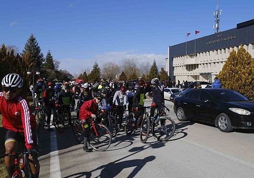 Karaman’dan Ardahan’a Uğurlama: Vali Mehmet Fatih Çiçekli Duygusal Törenle Uğurlandı