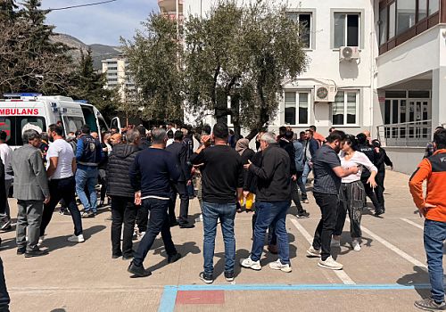 Karatahtada Kan İzi: 14 Yaşındaki Bir Öğrenci Şehri Nasıl Yasa Boğdu?