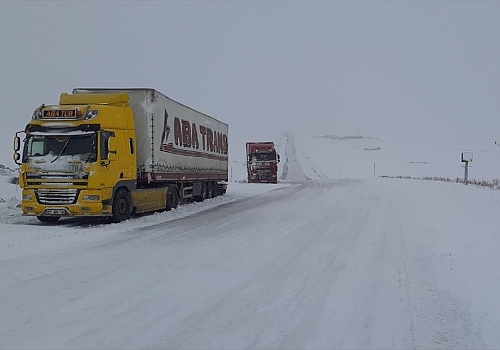Kars'ı Iğdır ve Ardahan'a bağlayan kara yollarında ulaşıma kar ve buz engeli