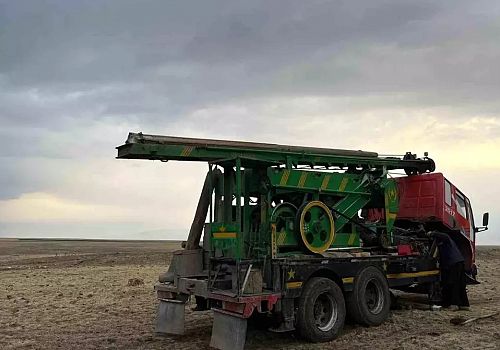 Kars’ın Akyaka İlçesinde Su Sevinci: Kürekdere Köyünde 53 Metrede Suya Ulaşıldı