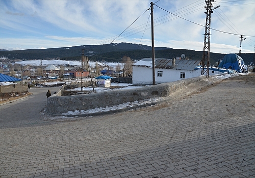 Kars'ın Sarıkamış ilçesinde kilit parke çalışmaları yapıldı