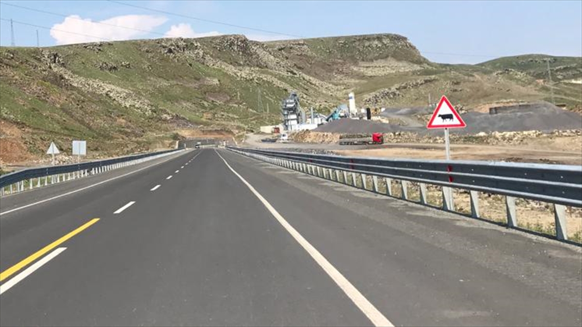 Kars-Kağızman kara yolunda çalışmalar devam ediyor