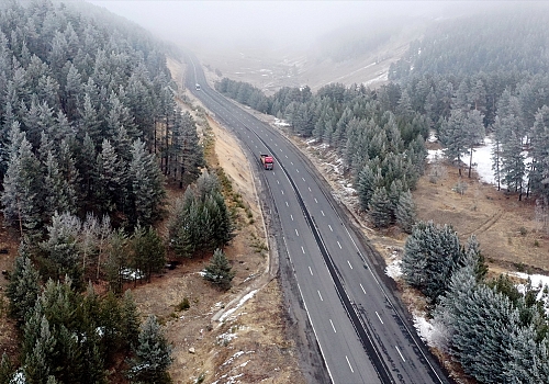 Kars'ta ağaçlar kırağıyla beyaza büründü
