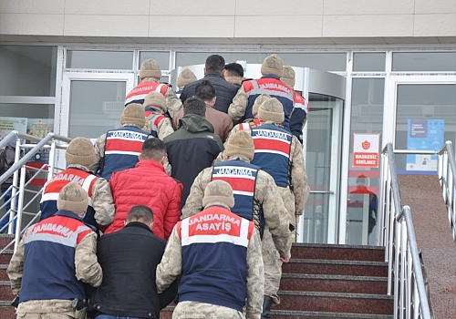 Kars'ta bir kızı kaçırıp alıkoydukları iddiasıyla 5 zanlı tutuklandı