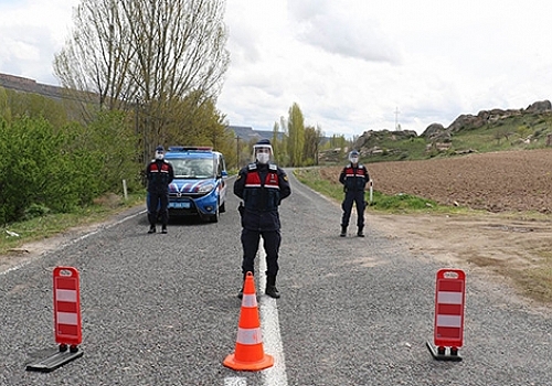 Kars'ta bir köy koronavirüs tedbirleri kapsamında karantinaya alındı