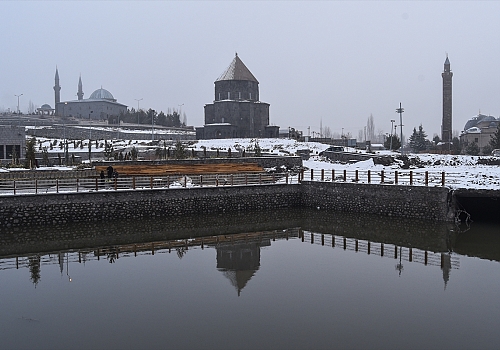 Kars'ta hava ulaşımına sis engeli