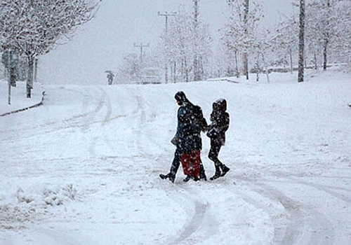 Kars’ta okullara yarın da kar tatili