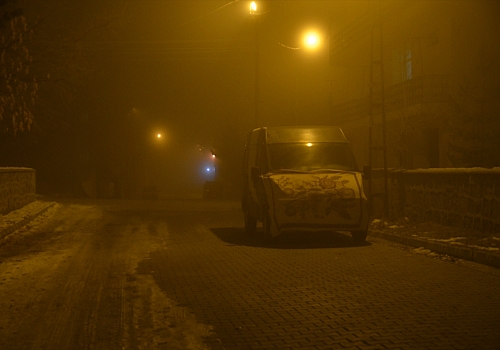 Kars'ta sis nedeniyle sürücüler zor anlar yaşadı