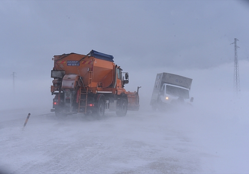 Kars'ta tipi ulaşımda aksamalara yol açtı