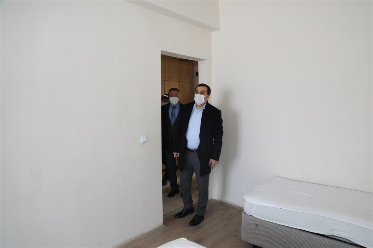 Kars Valisi Öksüz, yurt dışından getirilecek vatandaşların kalacağı yurtları inceledi