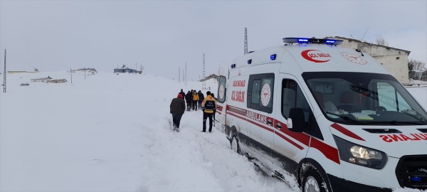 Kars ve Ardahan'da köylerde mahsur kalan 3 hasta kurtarıldı