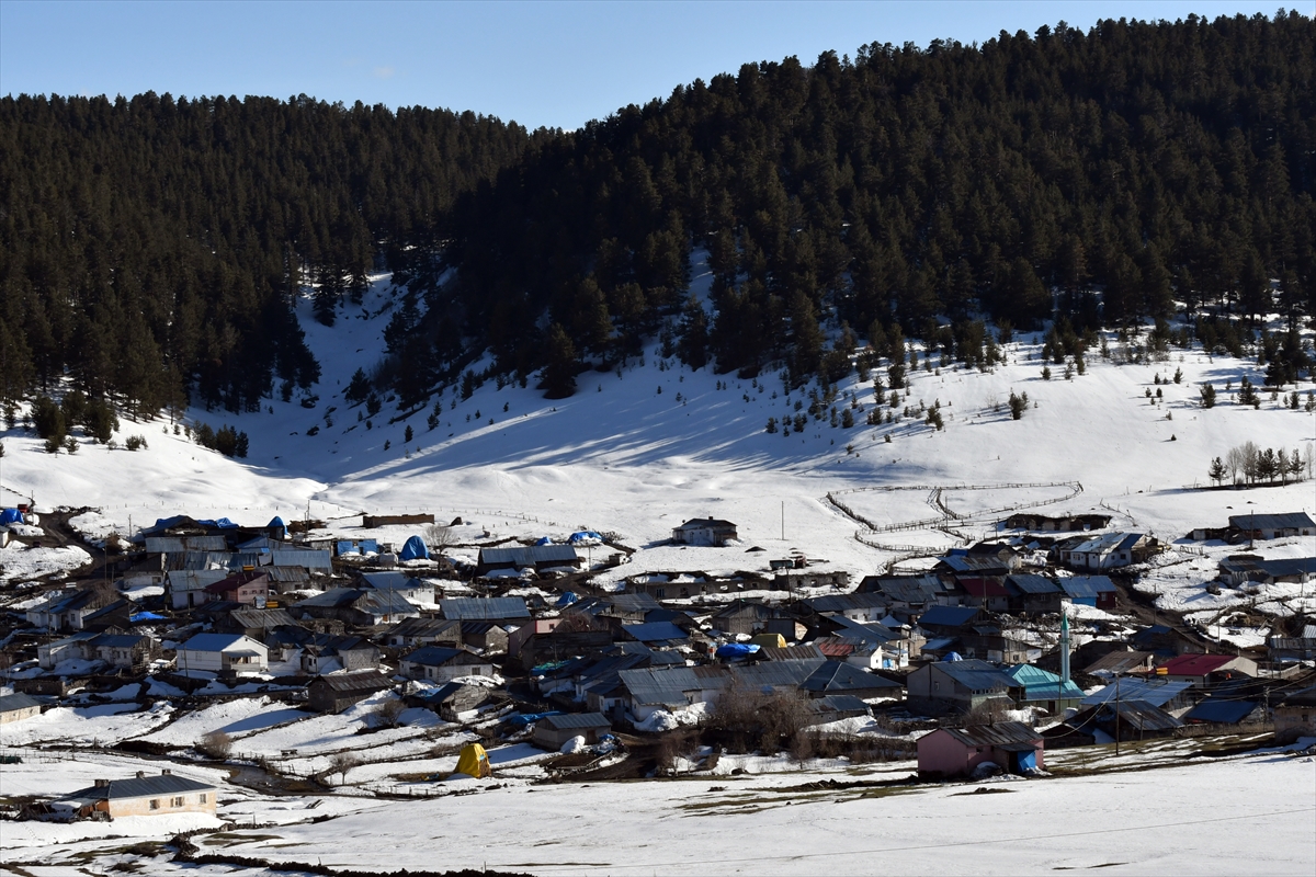 Kars'ın bir yanı kar, bir yanı da bahar
